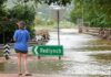 Hundreds evacuated as floodwaters hit northeastern Australia | Climate Crisis News