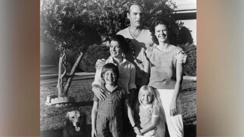 How Did Poltergeist Star Dominique Dunne's Murder Affect Her Family ...