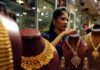Indians opt for lighter, lower carat jewellery as gold prices soar (#1687402)