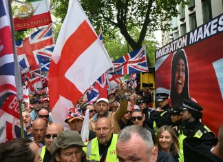 Activists troll far-right UK rally with giant pro-immigration clip | Islamophobia
