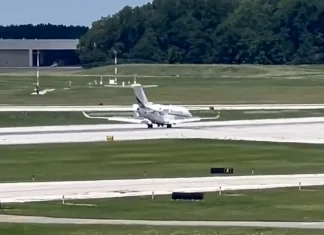 US pilot lands jet without front wheels after landing gear failure | News