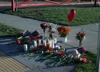 Oregon community mourns victims of school shooting | Newsfeed